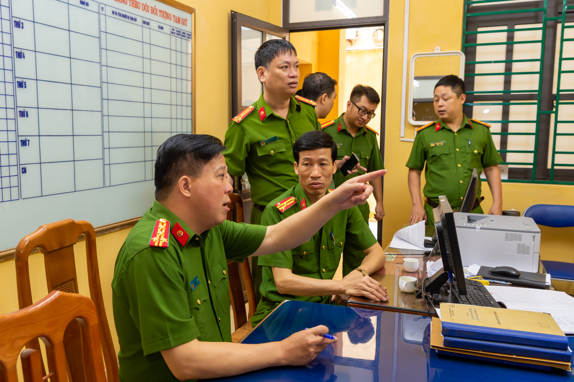 Đại tá Bùi Trung Thành - Phó Giám đốc CATP kiểm tra đột xuất công tác quản lý, thi hành tạm giữ, tạm giam CAQ Kiến An